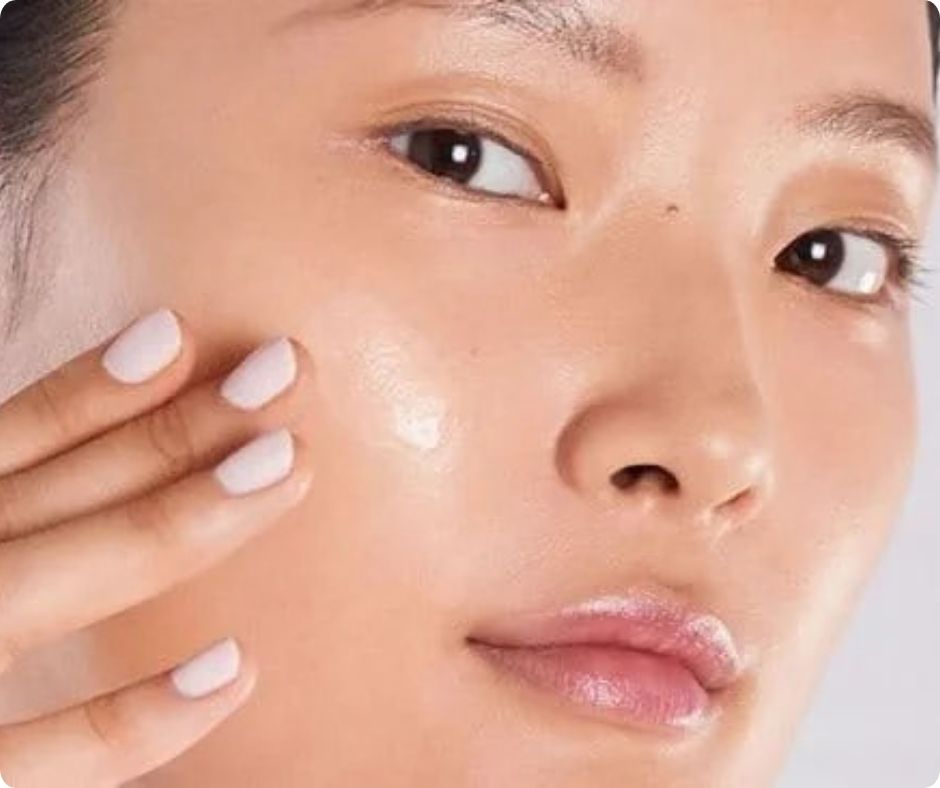 hướng dẫn cách thoa kem dưỡng ẩm đúng cách để dưỡng chất thấm sâu vào da 