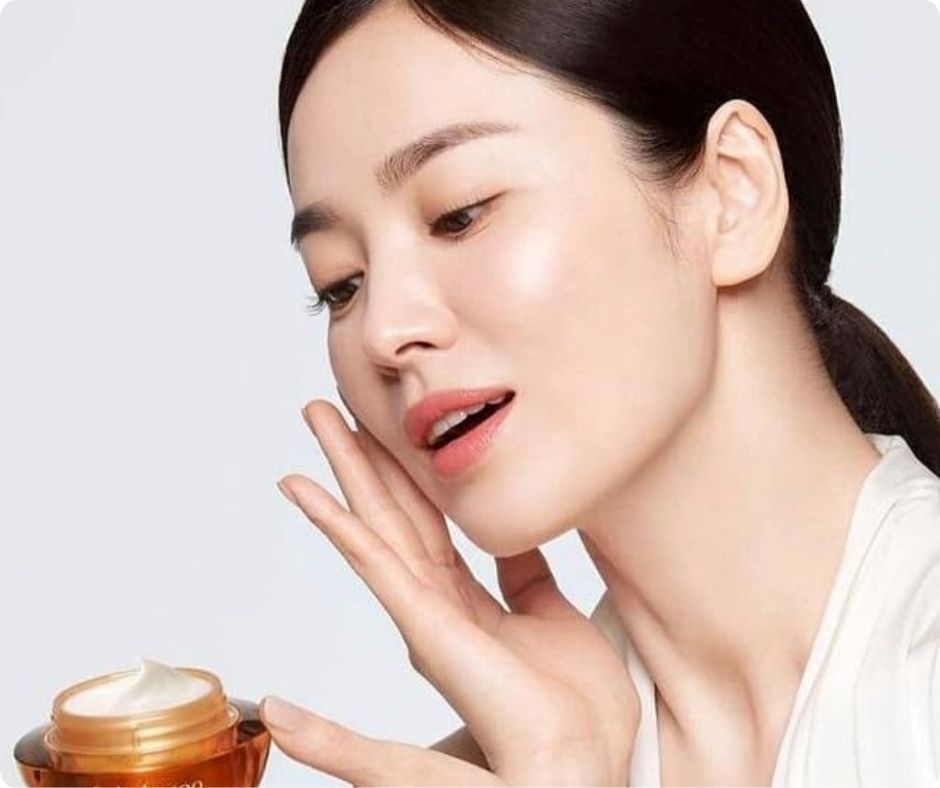 để duy trì một làn da khỏe khoắn và hạn chế các vấn đề phát sinh, cần duy trì đều đặn thói quen sử dụng kem dưỡng ẩm dành cho da dầu 